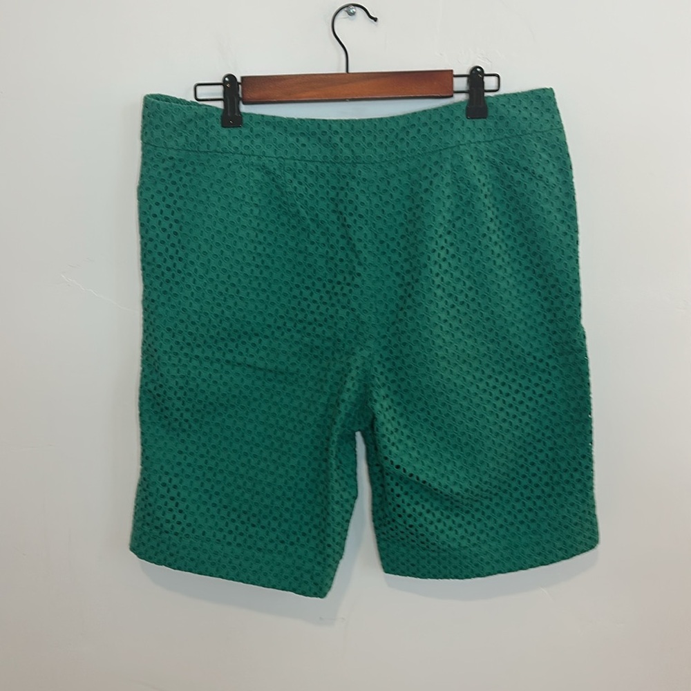 Talbots Green Eyelet Shorts, 100% cotton with 10” inseam, front pockets, Size 12 - Picture 3 of 5